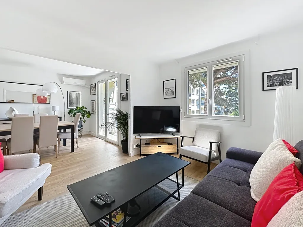 Séjour - Appartement 4 Pièces avec Vue Mer à Cannes