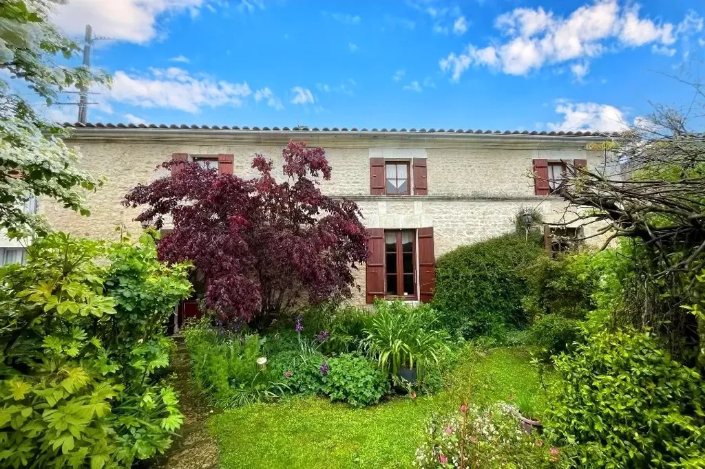 Jardin - Maison Rénovée avec Dépendances au Calme à Le Gua