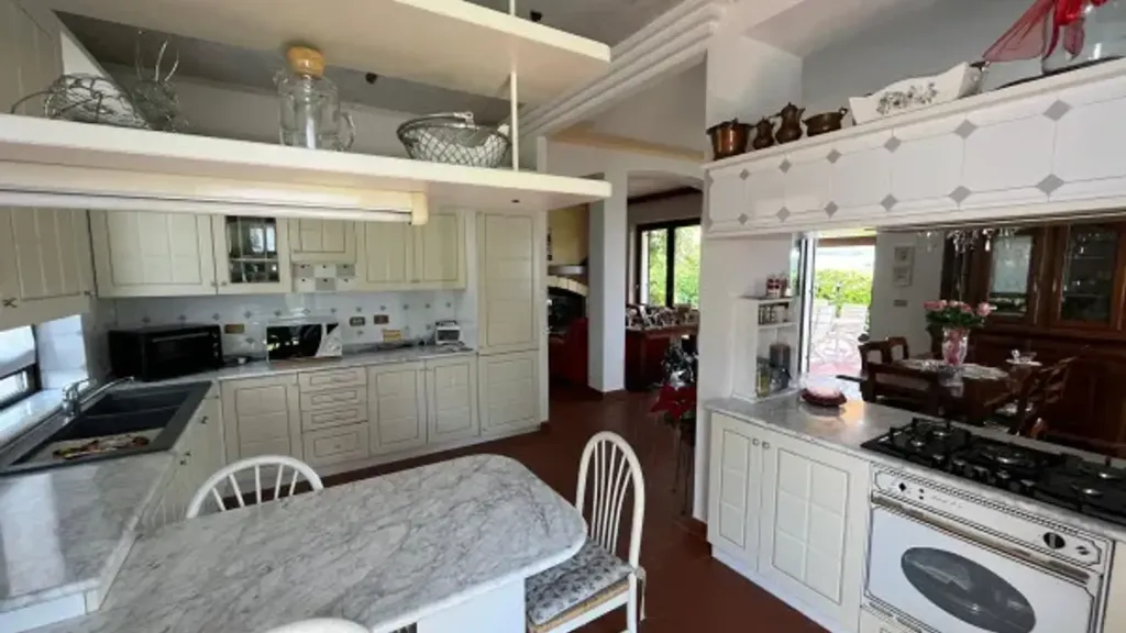 Cuisine - Panoramic Villa with Pool in Verona