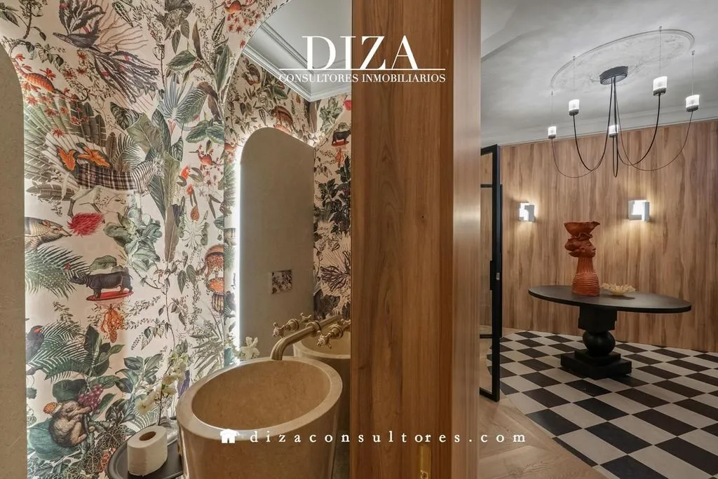 Vannitoad - Luxury 6-Bedroom Apartment in Madrid