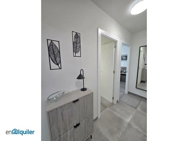 Entrée - Modern Flat with Balcony in City Centre