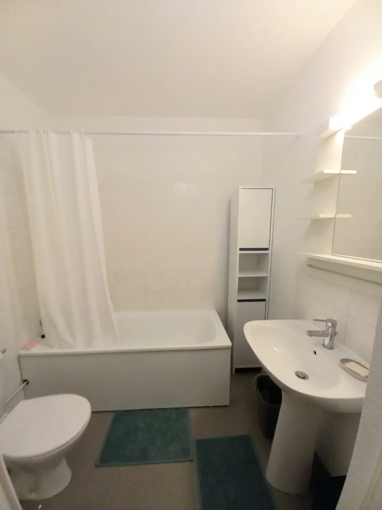 Salles de bain - Studio Meublé avec Parking à Montpellier