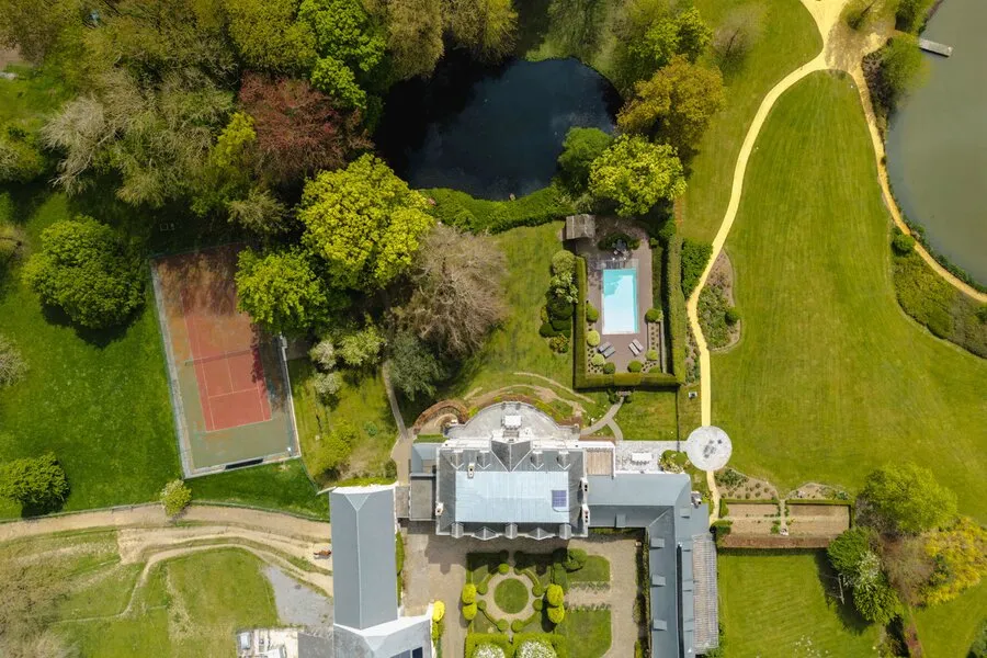 Õhuvaade - Château with Estate in Liernu, Walloon Brabant