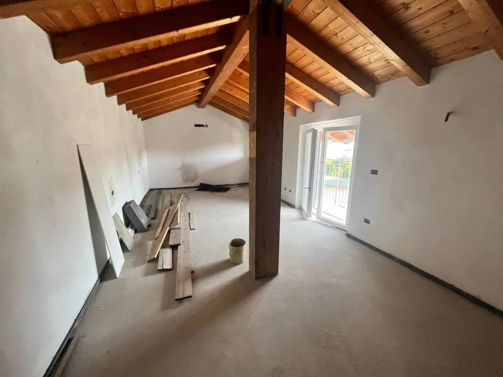 Pièces - New Villa with Private Garden in Besnate