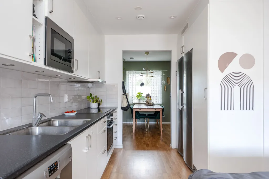 Cuisine - Spacious 4-Bedroom with Sunny Terrace in Bredsand