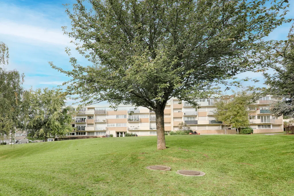 Aed - 3-Bed Apartment with Balcony in Palaiseau
