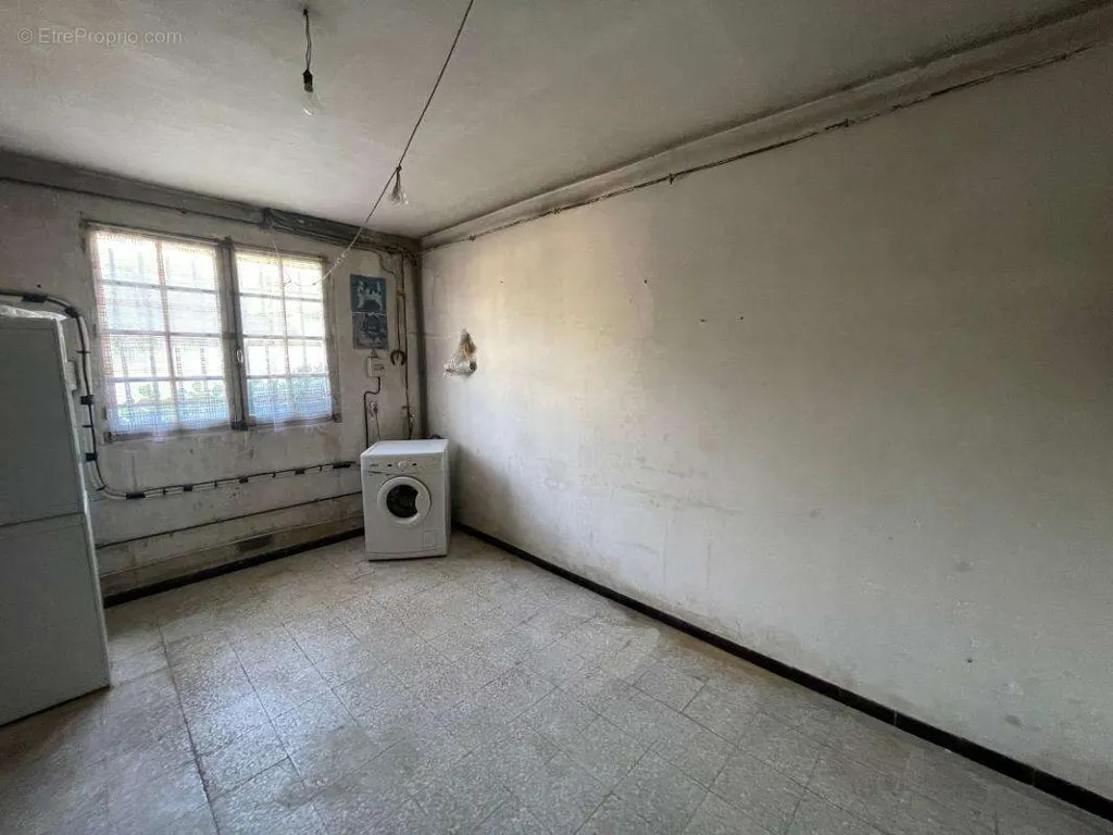 Utility Room - Versatile Property with Garden in La Seyne-sur-Mer
