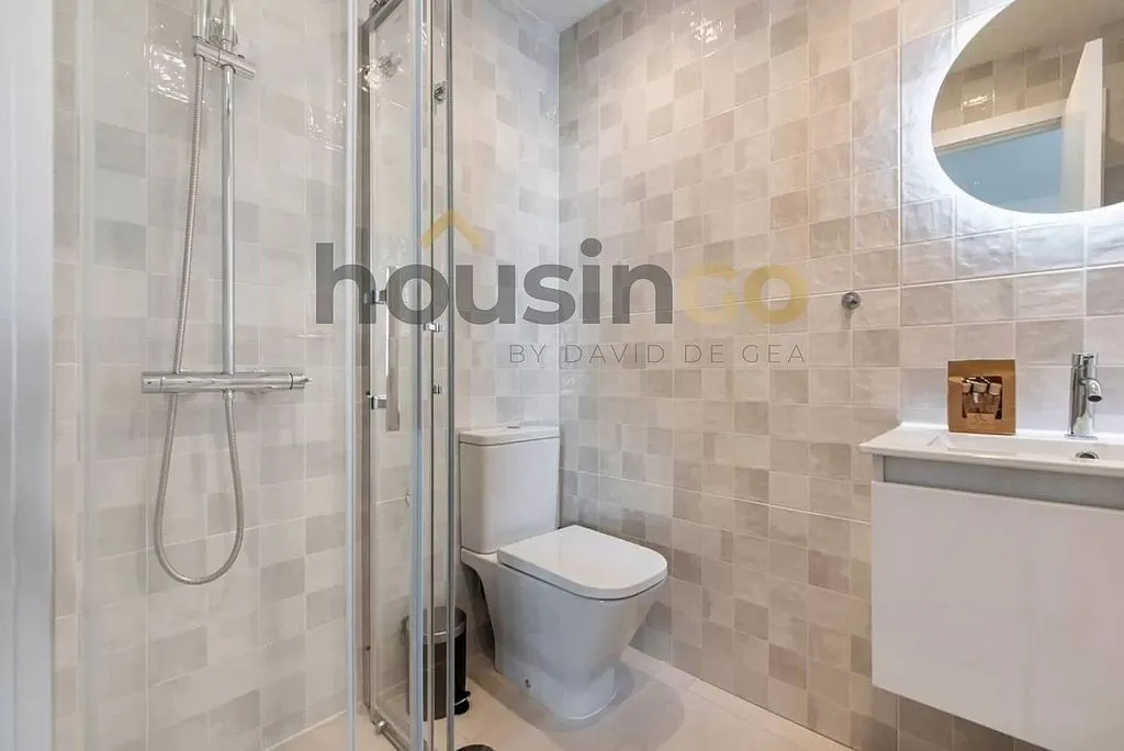 Bathrooms - Furnished Flat with Light in Salamanca, Madrid