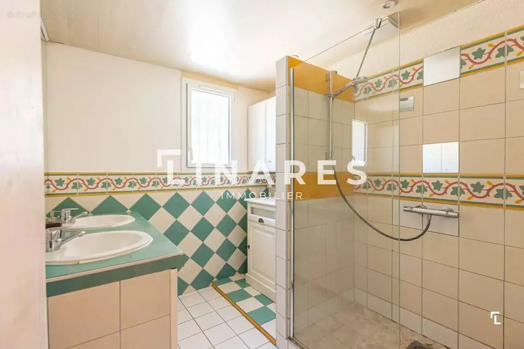 Salles de bain - Maison 5 pièces à Pertuis