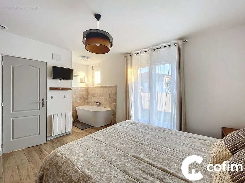 Bedrooms - Bayonne House with Pool in Arrousets