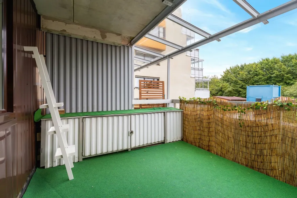 Terrasse - Apartment with Balcony in Kista
