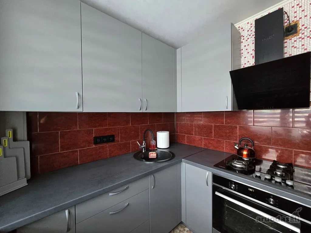 Cuisine - Modernised 3-Bedroom Flat with Balcony in Dainavos