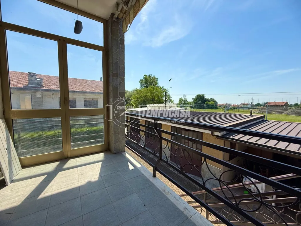 Rõdu - Bifamiliar Villa with Garden in Ciriè