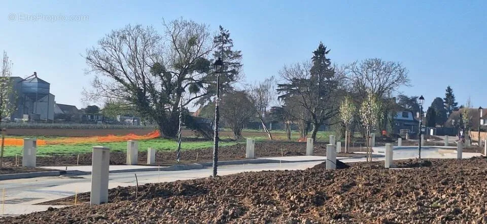 Viabilised Plot with Garden in Pecqueuse