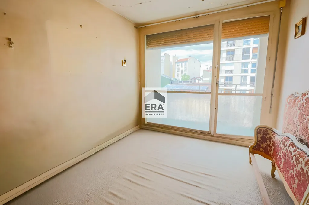 Bedrooms - Family Flat with Balcony in Vincennes