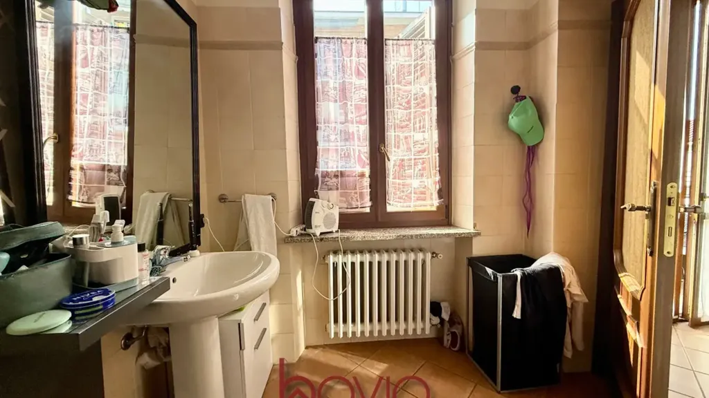 Bathrooms - Quadrilocale with Private Courtyard in Regio Parco, Turin