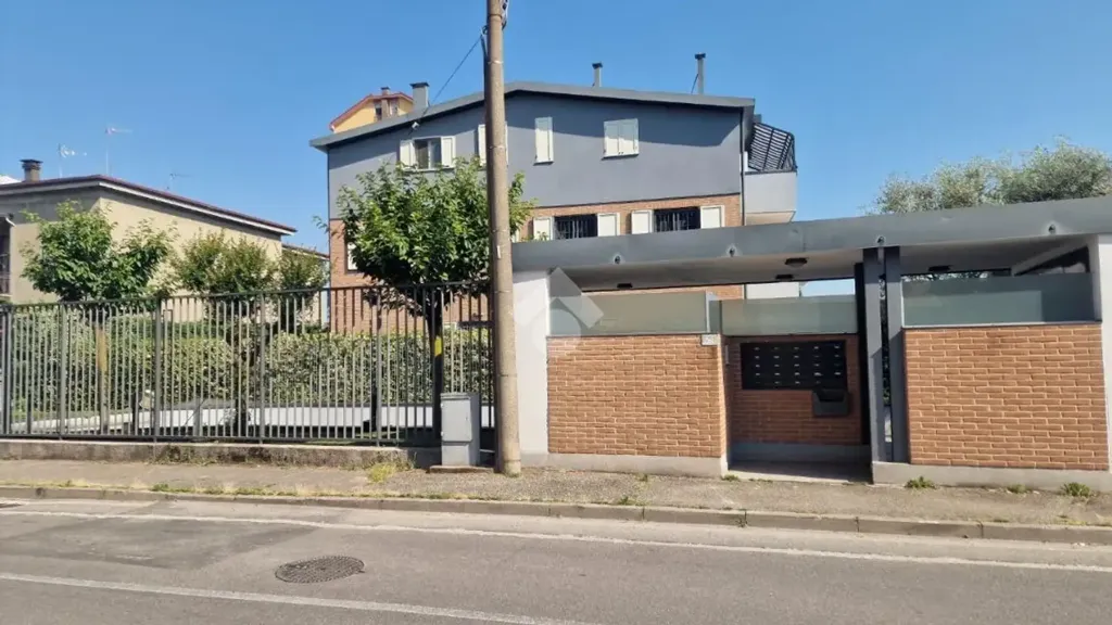 Modern Apartment with West Terrace in Muggiò