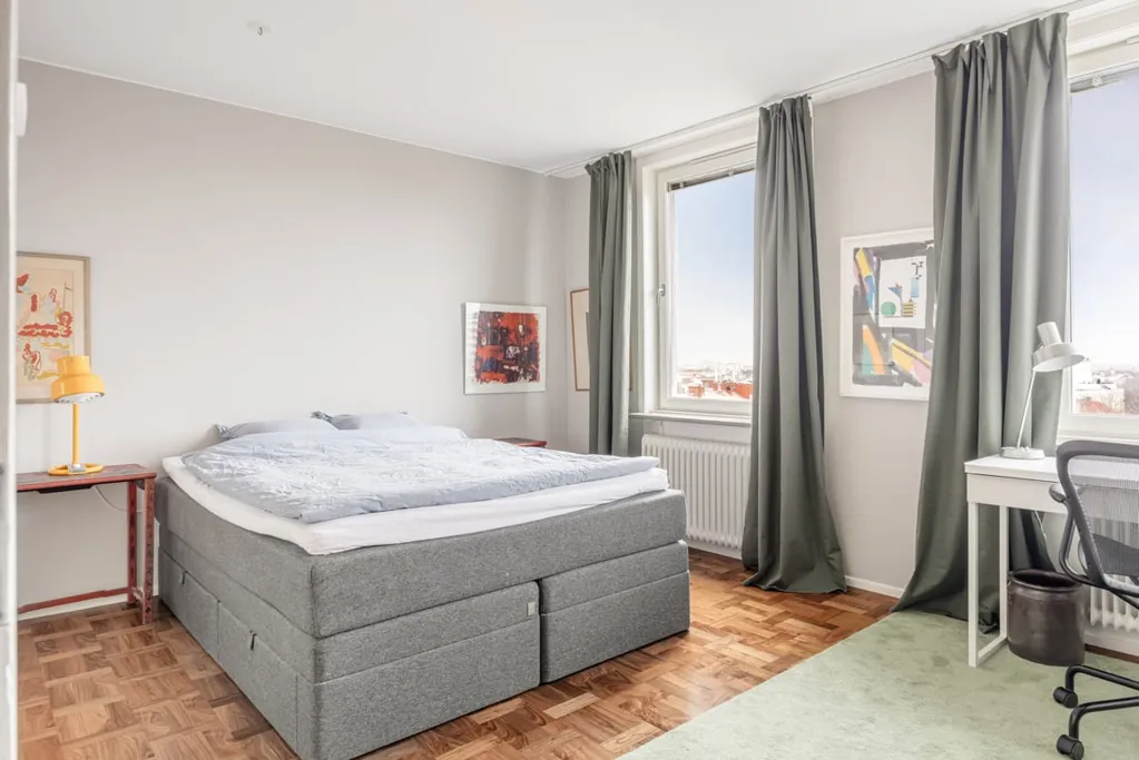 Magamistoad - Apartment with Western Balcony in Solna
