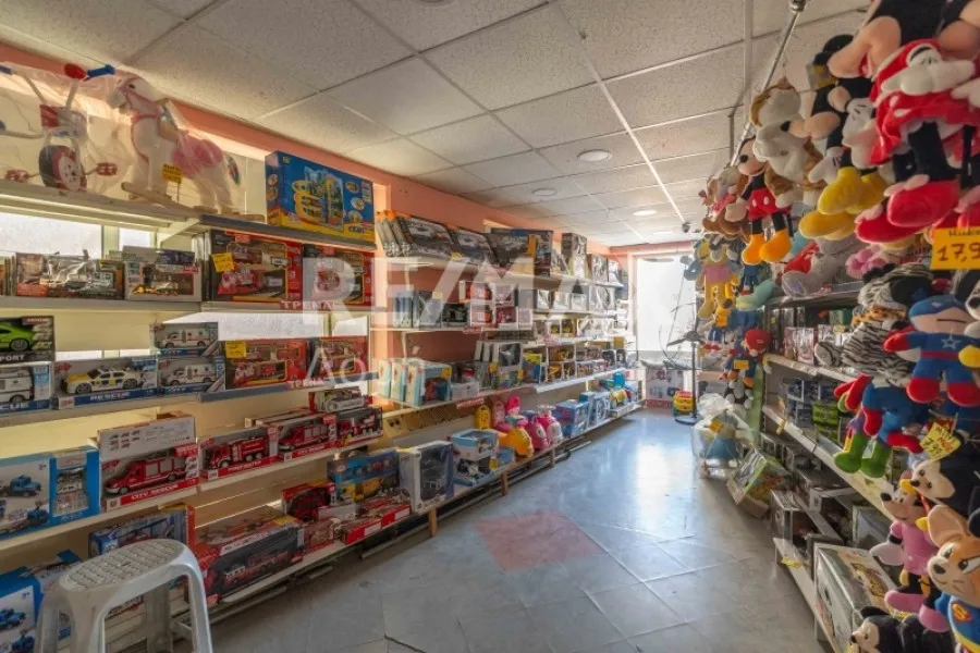 Pièces - Corner Shop with Excellent Exposure in Volos