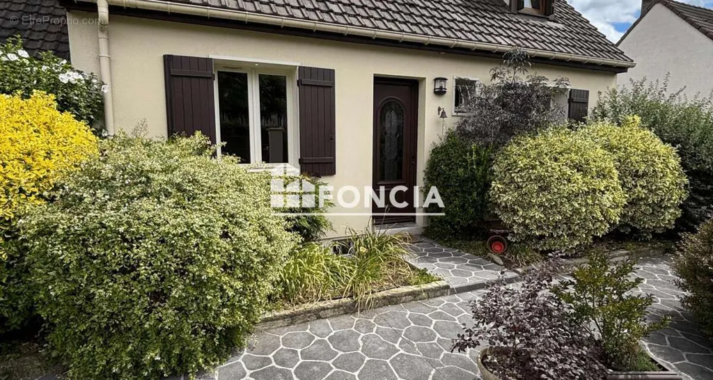 Aed - Detached House with Garden in Chilly-Mazarin