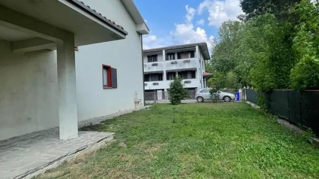 Aed - Row Villa with Garden in Mede