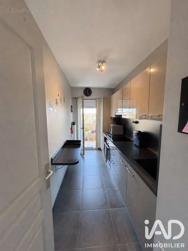 Cuisine - Appartement Rénové avec Terrasse à Vallauris