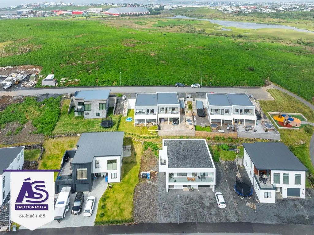 Vista aerea - Newly Built Duplex with Garden in Skarðshlíð