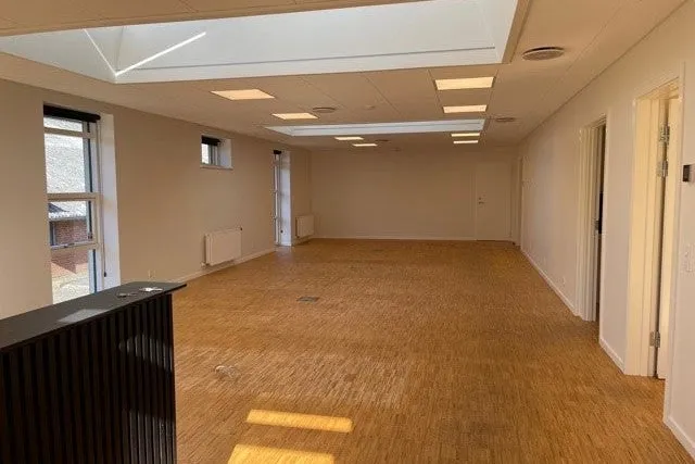 Bureau - Office/Showroom with Workshop in Central Location