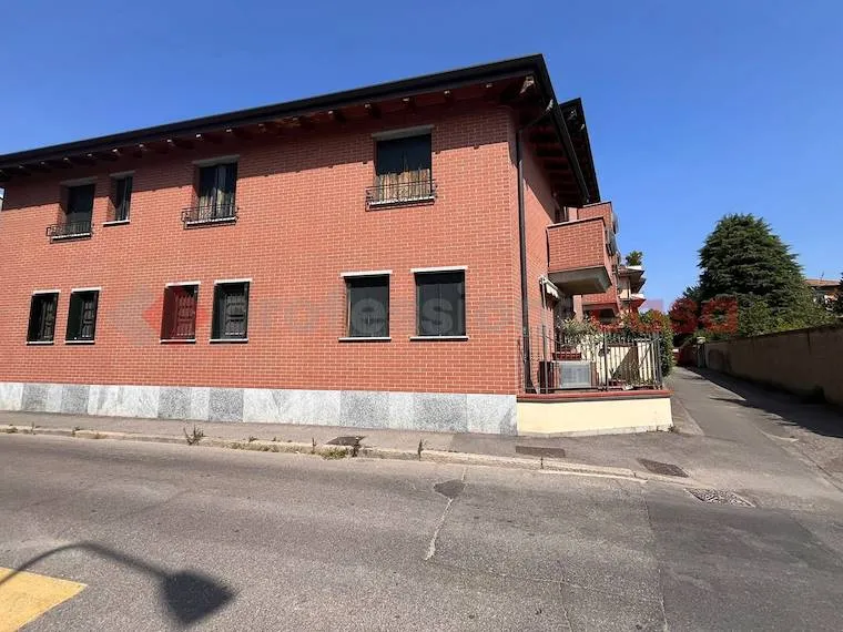 Esterno - Duplex with Private Garden in Rho