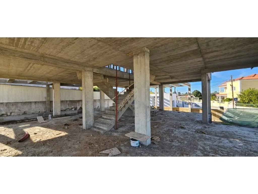 Toad - Contemporary 3-Bedroom House in Seixal