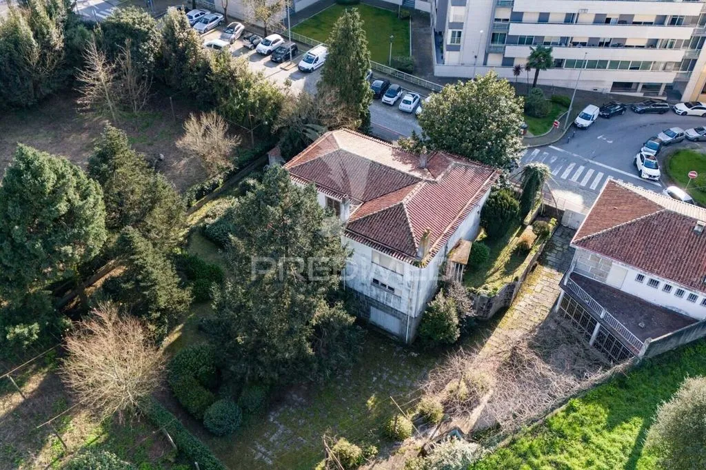 Õhuvaade - Development Land with Shops in Guimarães