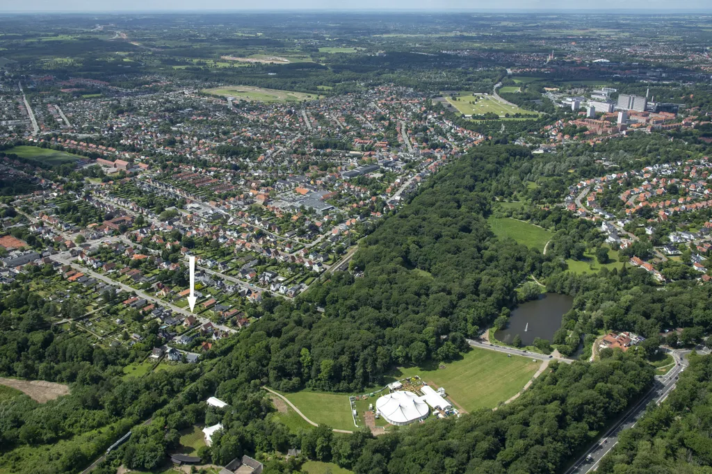 Classical Villa with Architect-Designed Garden in Odense