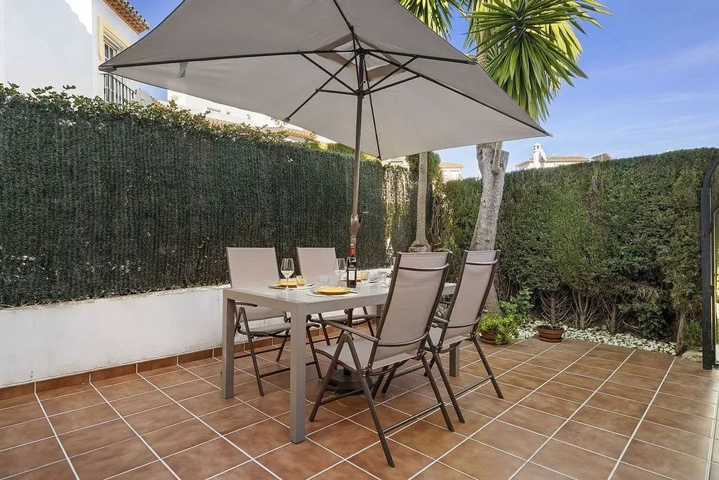 Terrace - Semi-Detached House with Pool in Bel Air