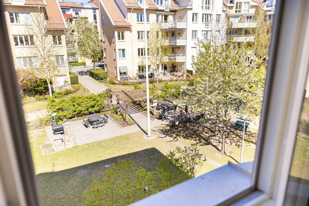Balcon - Modern Flat with Garden in Frösunda