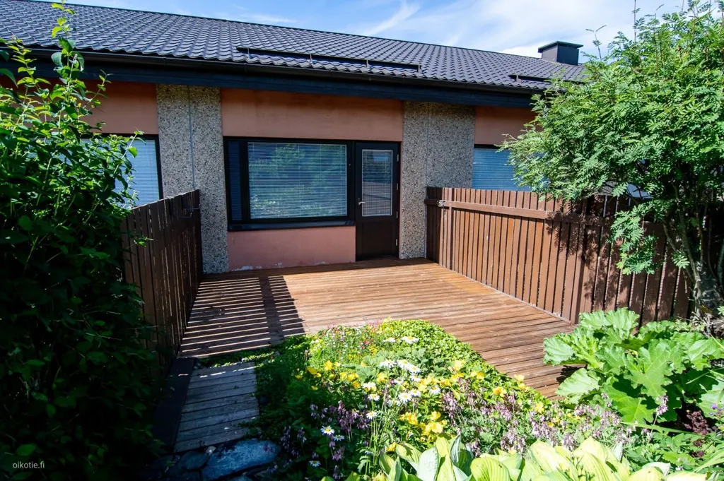 Garden - Studio Flat with Balcony in Vaasa