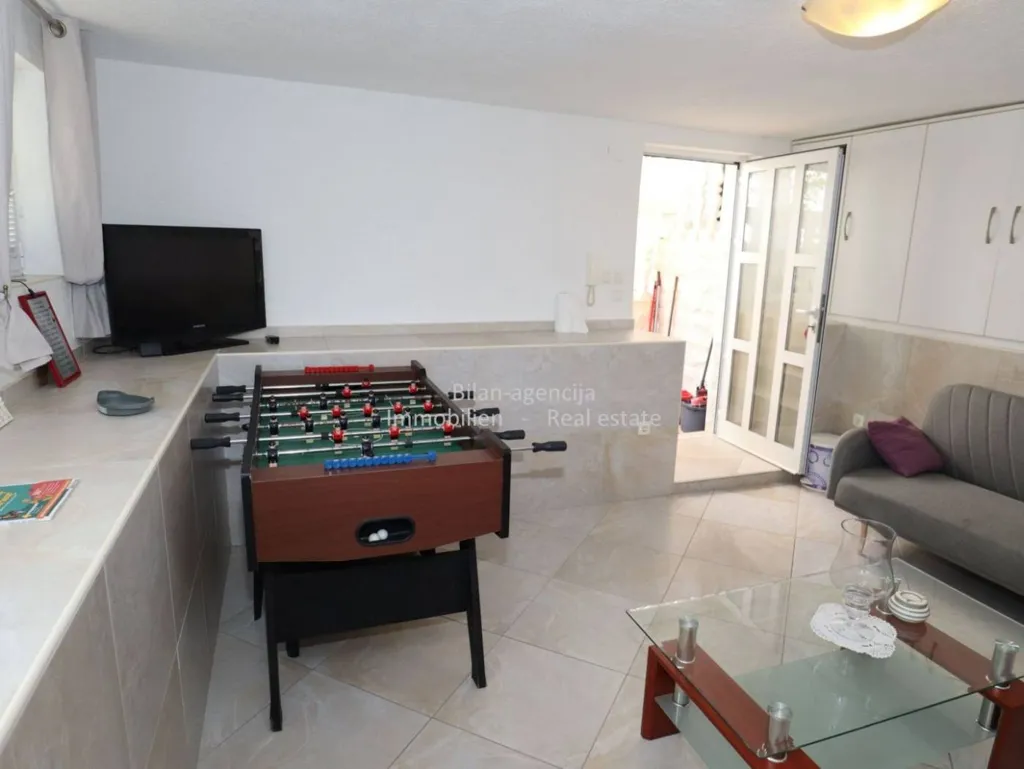 Toad - Two-Floor Apartments with Garden in Vodice