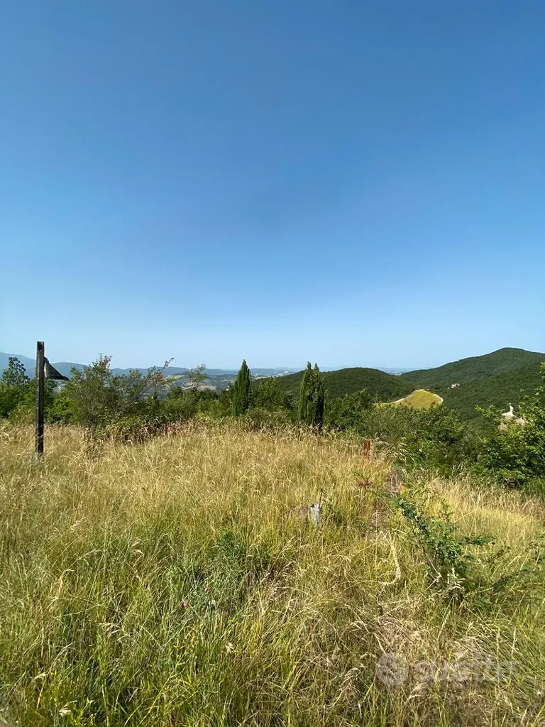 Giardino - 40 Hectare Land with Buildable Plot in Urbino