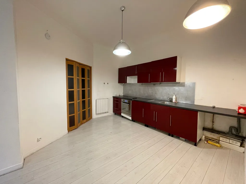 Cucina - 2/3-Piece Parisian Flat with High Ceilings