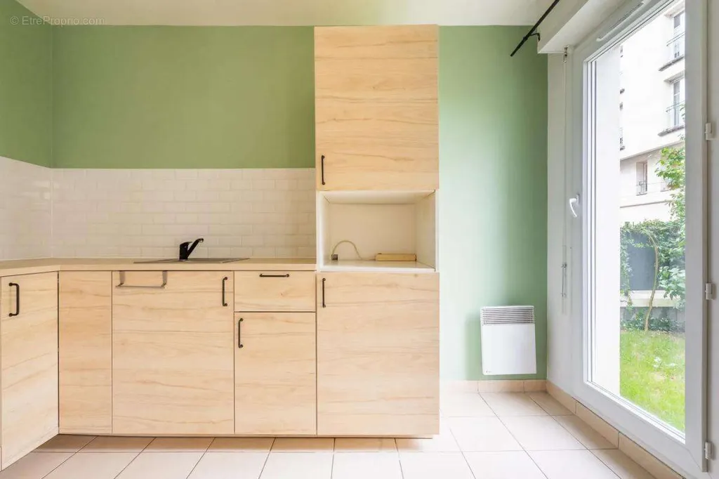 Kitchen - 2-Bedroom Apartment with Balcony in Le Raincy