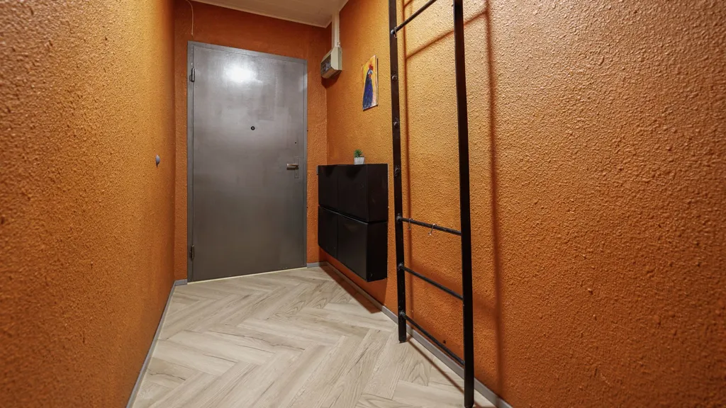hallway_entrance