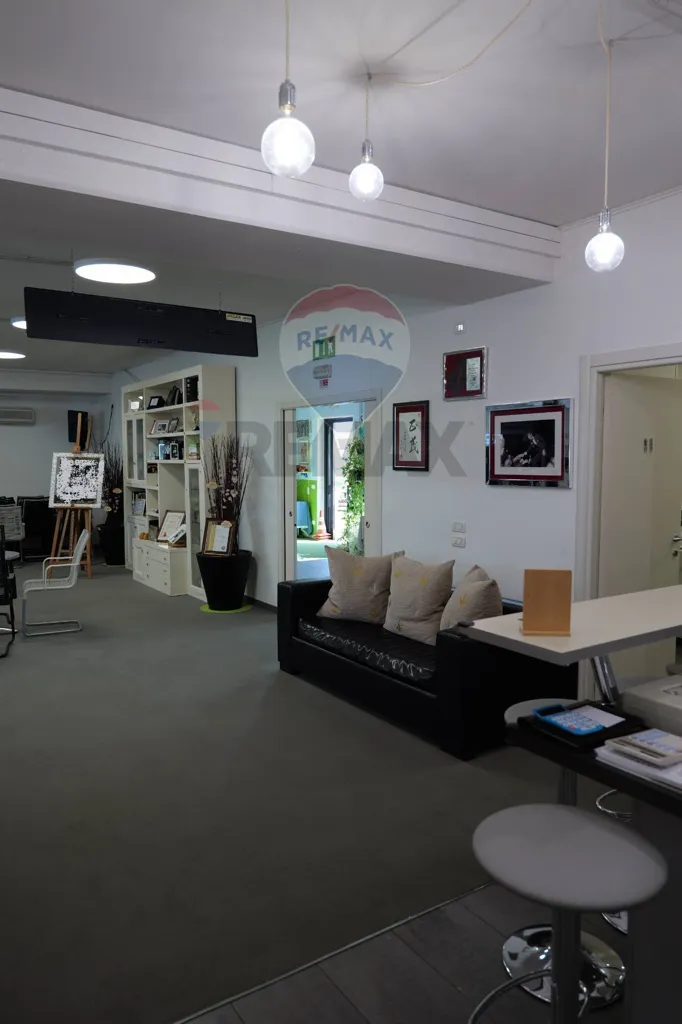 Living Room - Professional Space with Parking in Rovereta