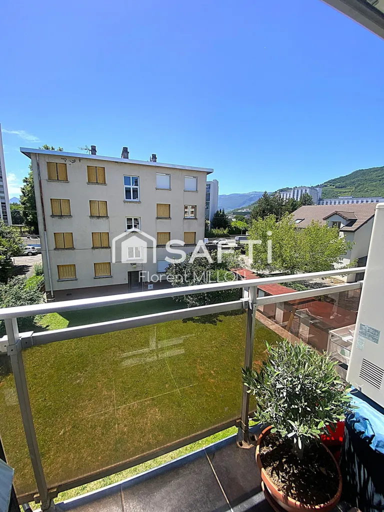 Balcone - Renovated 3-Bed Flat with Balcony in La Tronche