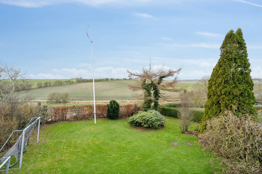 Giardino - Villa with Open Landscape View in Øster Tørslev
