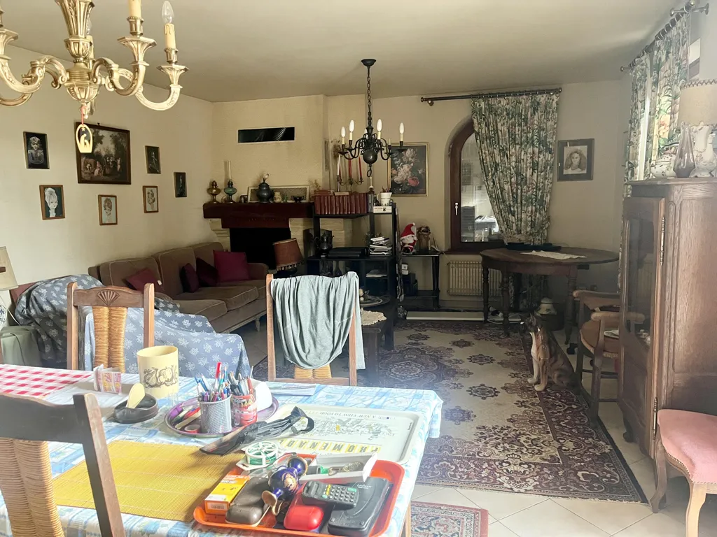 Salle à manger - Maison de Plain-pied avec Vue Dégagée à Steinbach
