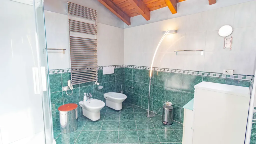 Vannitoad - Mansarded Penthouse with Sky Views in Varese