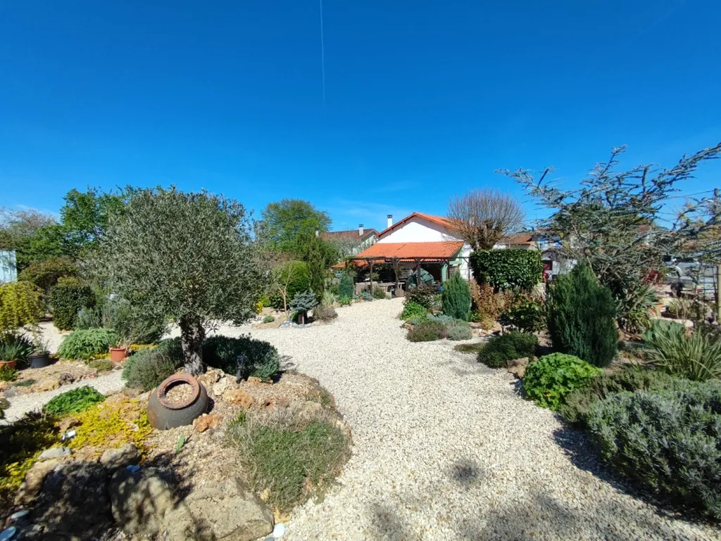 Jardin - Maison de Village Rénovée à Nieuil, Charente