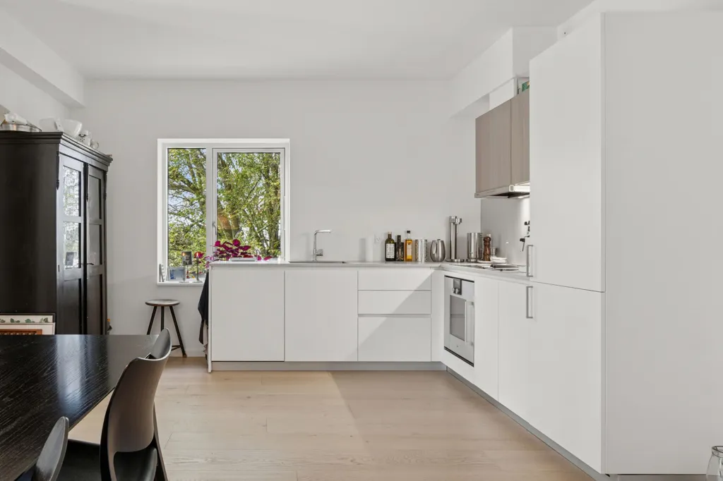 Köök - Spacious 4-Bedroom Apartment with Balcony in Søborg