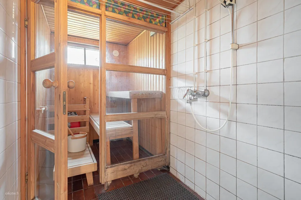 Vannitoad - Detached House with Redwood Cladding in Puistola
