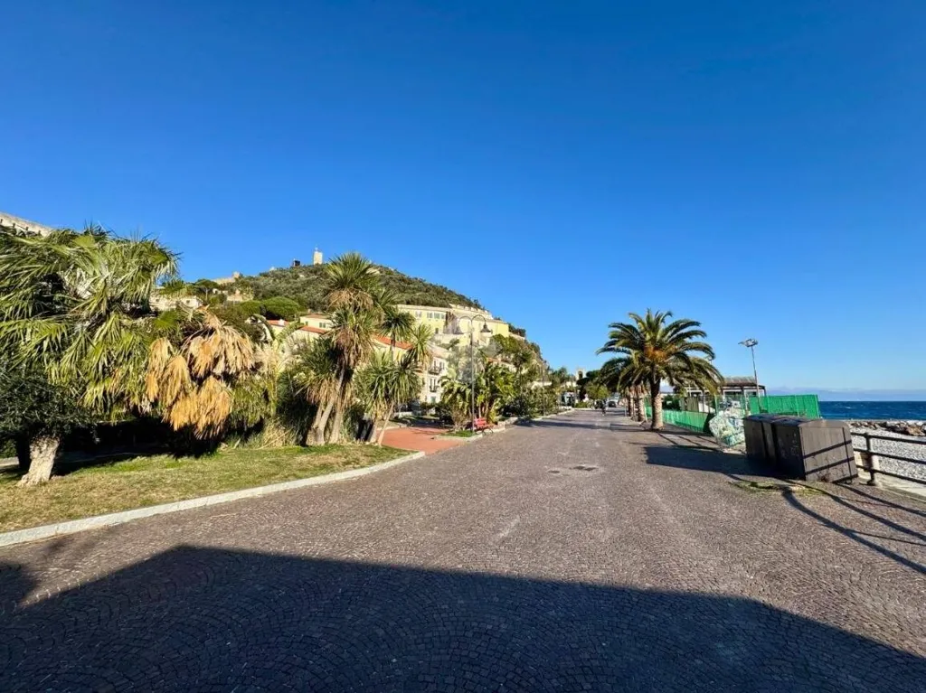Quadrilocale with Sea View Balcony in Noli