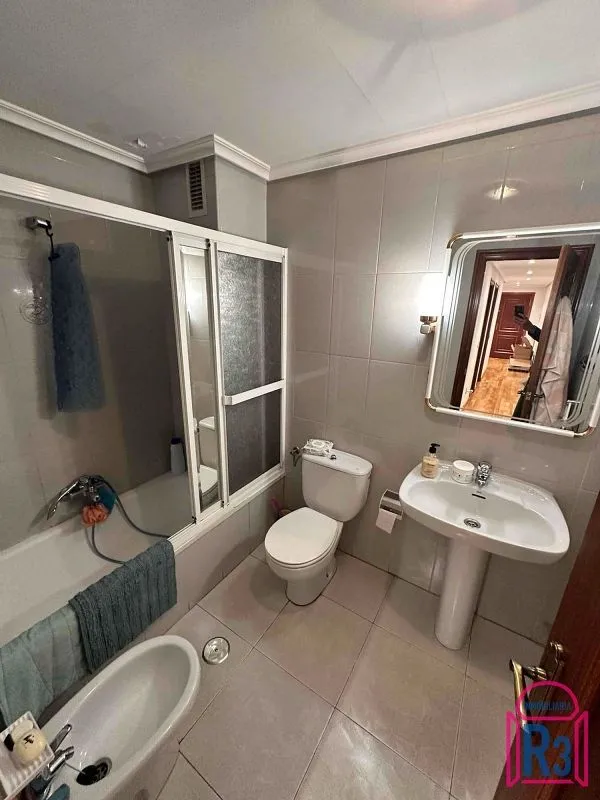 Salles de bain - 3-Bed Flat with Terrace in San Esteban
